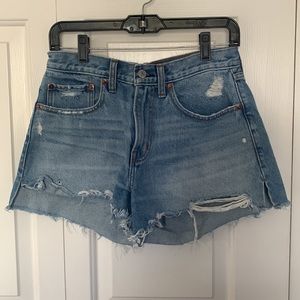 Abercrombie & Fitch Distressed Boyfriend Short - Size 4 Curve Love